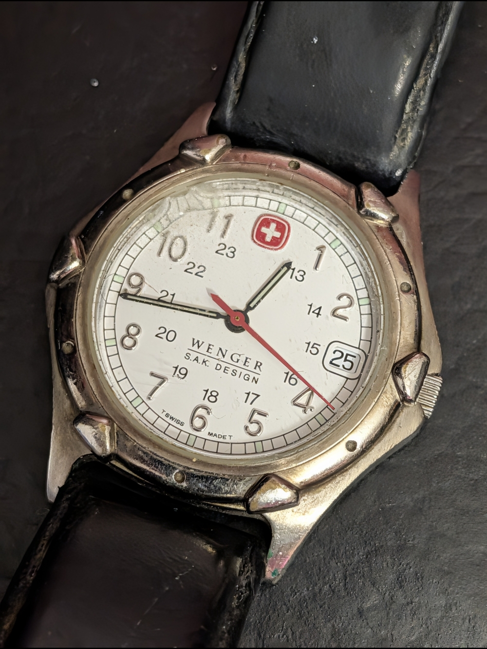 Wenger S.A.K. DESIGN 1997 VTG White Dial Swiss Military Wristwatch Quartz WORKIN